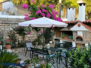 Dimitra's Cozy Apartment - Image 2