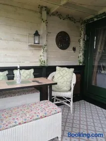 Theddlethorpe Horsebox Glamping - Image 2