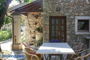 STONE HOUSE reTREAT - Image 2