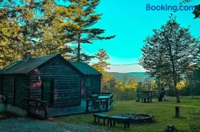 Views, Pines & Perfect Vibes - Image 1