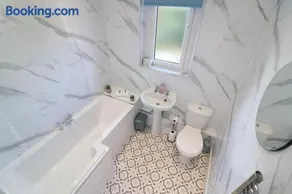 Lovely 2 BR flat, sleeps 4 - Image 4