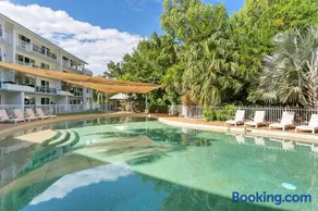 Spindle Cowrie Apartments Palm Cove - Image 3