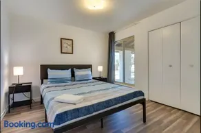 Modern 4-BR near China Lake - Image 2