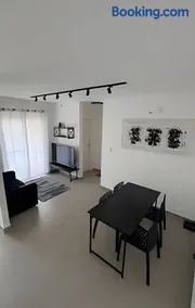 Apartamento completo, com vaga, varanda e piscina - Image 1