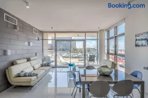 Beautiful Sunny 3 bedrooms in font of the beach - Image 1