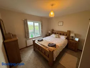 Hughie's Farm Cottage - Image 2