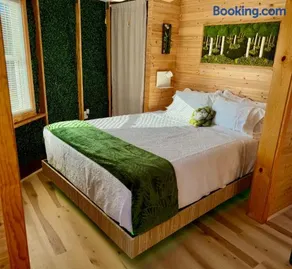 Secluded Waterfront Yurt with Wood-Fired Sauna near French Lick - Image 4