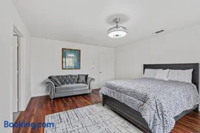 Spacious 6 BR • Patio + Deck • Sleeps 9 - Image 3