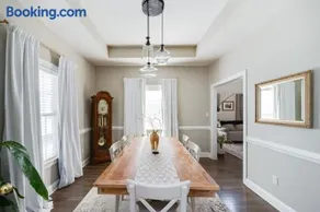 The Wyndsong - Cozy Patio, Fire Pit and Work Space! - Image 2