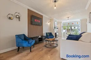2 Van Parking - 3 Bedroom Home 2 Kings 2 Singles 4 TO 6 Beds - Fantastic House NR Edgbaston Moseley Kings Heath Digbeth Lawley Middleway Curzon Street- Solihull-NEC-JLR-BHX HS2 Works and More - by Samina Arz Stays - Image 2