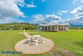 Luxury Farm Homestead & Animal Sanctuary, Hot Tub - Image 4