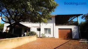 Sunset Break Apartments - 1 x 2 Bedroom Upstairs and 1 x 2 Bedroom Downstairs - Image 4