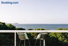Sagres Queenscliff, Designer Oceanfront Escape with Pool & Sauna - Image 1