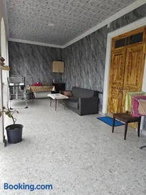 House Dea Dea - Image 3