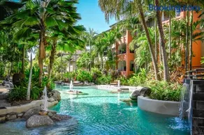 Urban Tropics Modern Resort Apartment - Image 2
