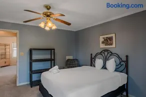 3 Bedroom Beach House! Quick Drive to Beach! 508A Rosemary Lane - Image 2