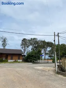 homestay bayu laut balok kuantan 4 bilik tepi pantai free wifi - Image 4