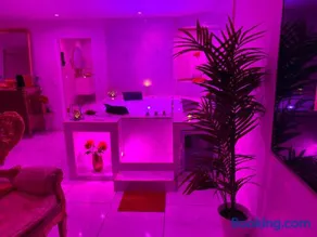 Suite romantique avec jaccuzy à la gare de Montpellier - Image 2