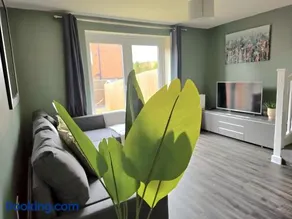 Luxury Family Retreat Near Alton Towers - Free Parking & Garden - Image 2