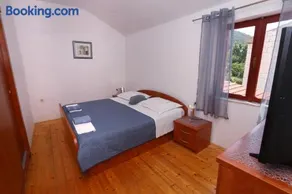 Guest House Roses - Image 4