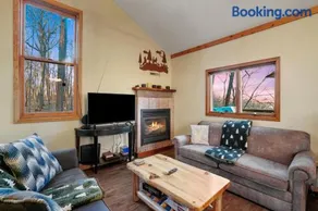 Hot tub, fireplace, fire pit, pool table, grill, EV, pets, HOA lake - Image 5