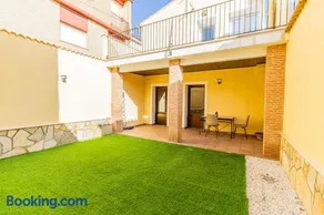 Chalet de Aranda - Elegante Casa para 7 con jardín privado, AC y WiFi - Image 1