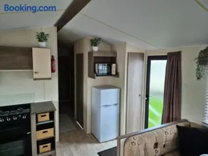 A&J Caravan Hire Golden Gate Towyn - Image 5