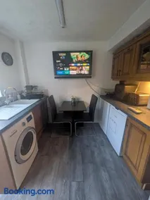 Bramcote House And CamperVan Shared - Image 1