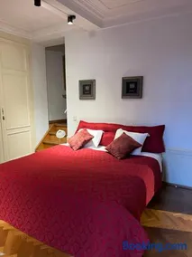 Skindles Guesthouse - Image 2