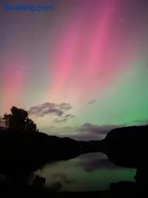 Hytte ved sjøen med båtutleige - Image 5