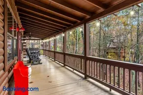 Cozy Treehouse Cabin in the woods with Firepit - Image 4