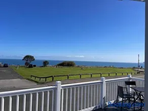 3 Bedroom Sleeps 8 - Free Parking - Balcony - Image 2