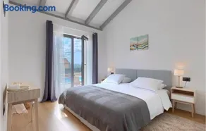 Casa con barbacoa, jardín y piscina privada - Image 4