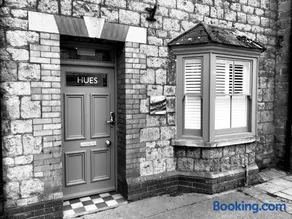 Hues - Castle Cary - Image 2