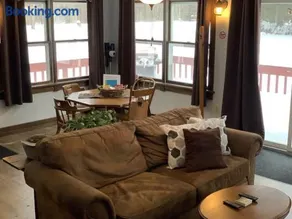 The Pond Cottage at Rustic River - Image 4