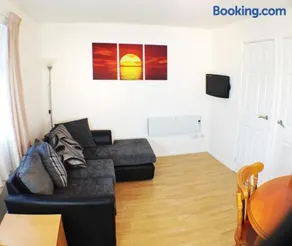 Hill View Apartment - Image 4