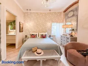 La Dolce Vita Boutique Apartment Elegant Terrace Ponte Pietra - Image 2
