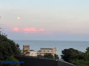 New Waverleys Retreat Stunning Loft Style Ventnor - Image 2