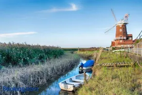 Cosy Dog Friendly Caravan, Near To Great Yarmouth In Norfolk Ref 10029Rp - Image 4