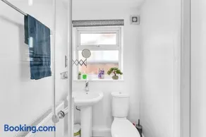 6 Bed Contractor Long term Stay Central Parking - Image 3