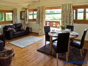 Cropvale Lodge - Image 2