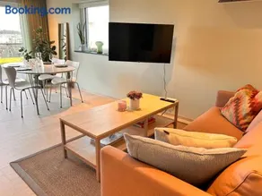 Apartment with garden and sea view - Image 4