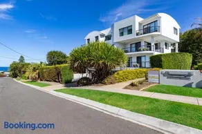 Your home from home with ocean views - Image 2
