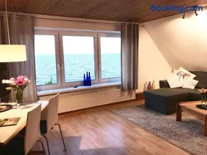 Apartamento vacacional ideal para familias con jardín y barbacoa | Vistas al mar - Image 3