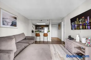 Coastal 1BR Retreat in Fort Lauderdale - Image 2