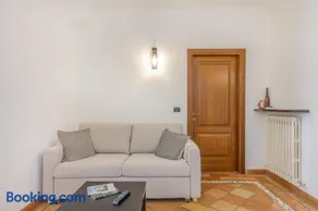 Ground Floor with Private Patio in the Motor Valley - Image 3