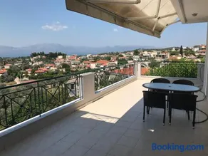 House with sea and mountain view - Image 2