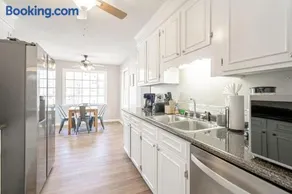 Serene on Sonning- Close to I-26- 20 Mins to Midtown - Image 5