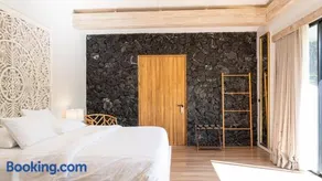 Cozy Detached Room, Pool and Garden Access - Image 3