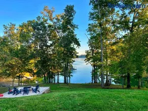 Cherokee Lake Cottage by Staycating Partners - Image 1